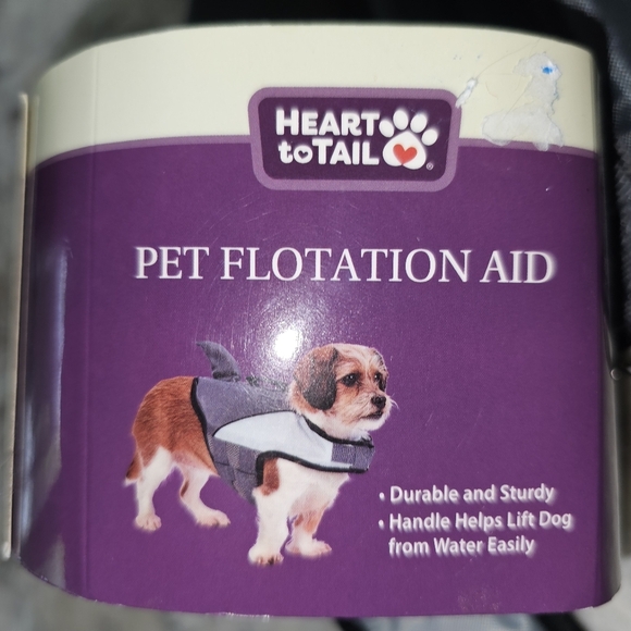 Heart to Tail Pet Flotation Aid with a shark fin!  Size XS 5-15lbs - Picture 5 of 9